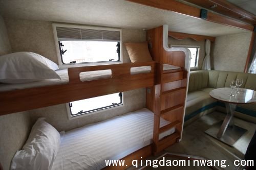 （青岛公交集团用图）房车内部床铺和休息区